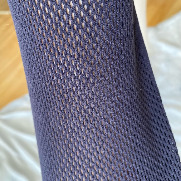 Lululemon navy blue leggings. Size 2 - Picture 2 of 3